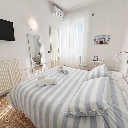A Casa Di Mario E Nene Acomodação com café da manhã Viareggio Exterior foto